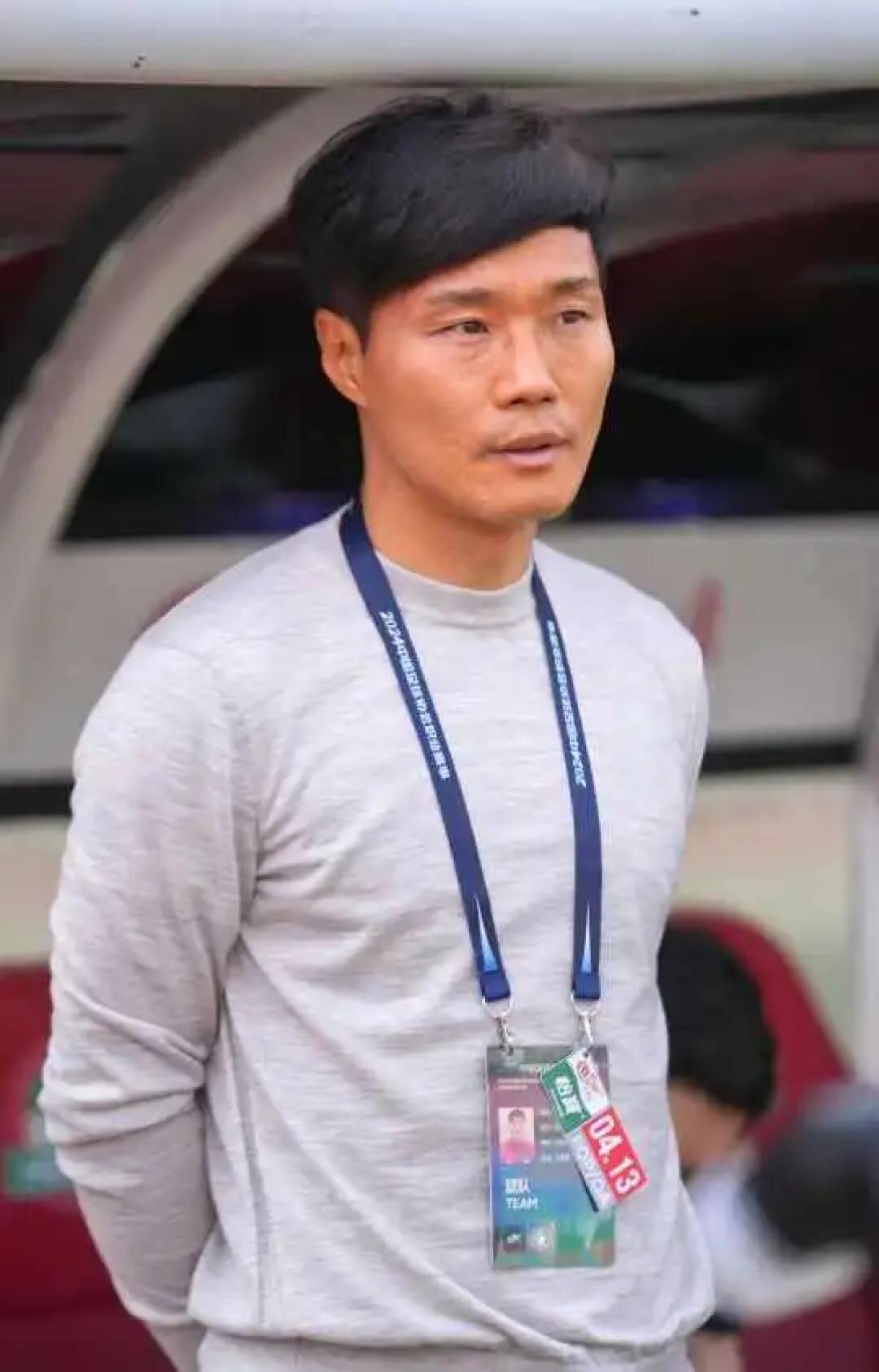 包含前沙尔克04主帅杰拉茨出任兰斯主教练的词条
