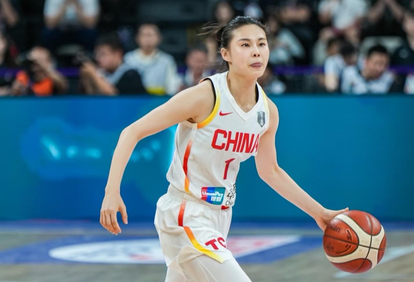 开云·体育-王思雨22年女篮世预赛个人集锦，对阵美国砍17分6助攻(王思雨女篮个人资料)