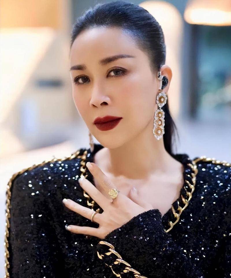 20年前，那个让那英甘愿“未婚生子”的前国脚高峰，如今过得怎样的简单介绍